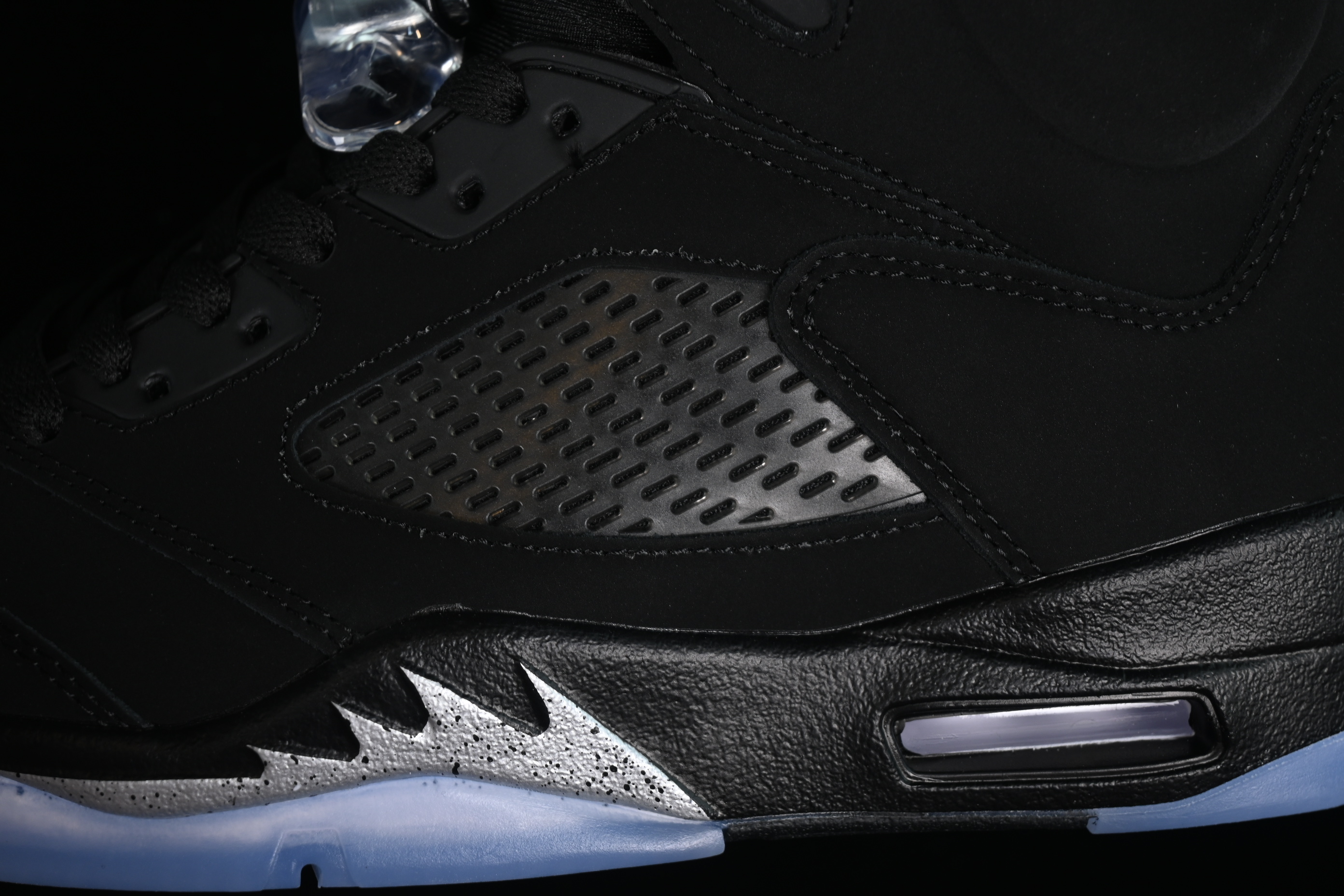 Nike Air Jordan 6 Retro Basketball Shoes with Black Leather and Suede Upper - FZ2239-001