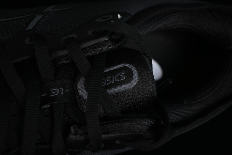 Asics Gel-Kayano 31 Running Shoes with Enhanced Cushioning and Breathable Design - 1011B867-001
