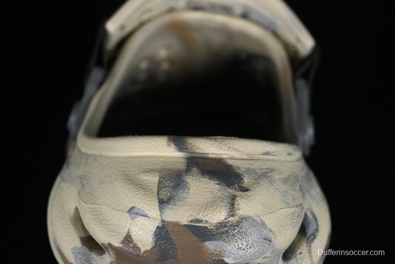 Crocs Classic Clog Slip-On Beach Sandals with Ventilation Holes - B.D4