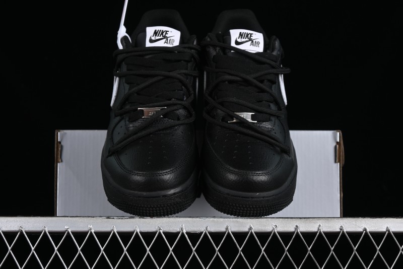Nike Air Force 1 '07 Low Classic Lace-Up Casual Sneakers in Black & White - ZH0316-018