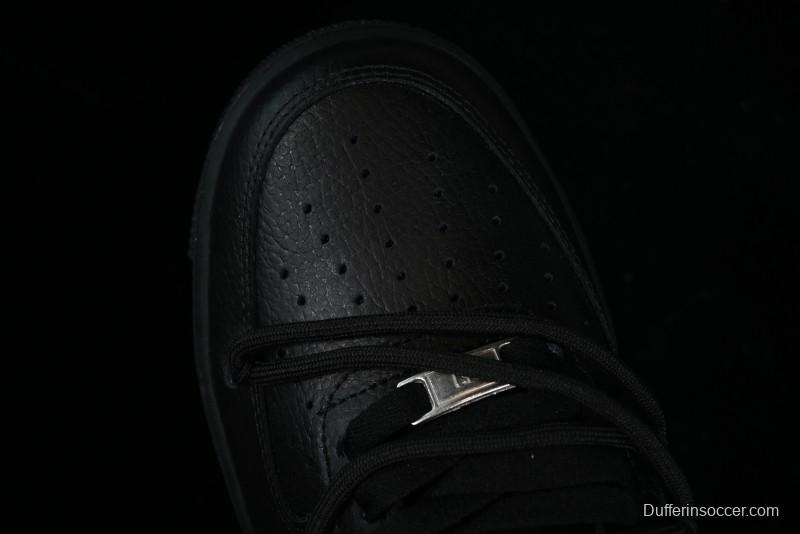 Nike Air Force 1 '07 Low Classic Lace-Up Casual Sneakers in Black & White - ZH0316-018