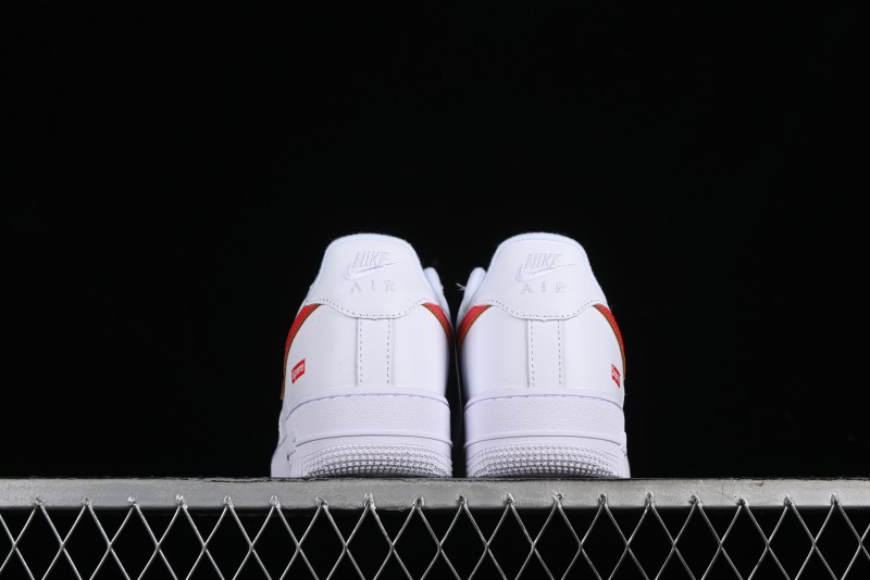 Nike Supreme x Air Force 1 Low Casual Sneakers with Full-Grain Leather and 3/4 Air Cushion - CU9225-101