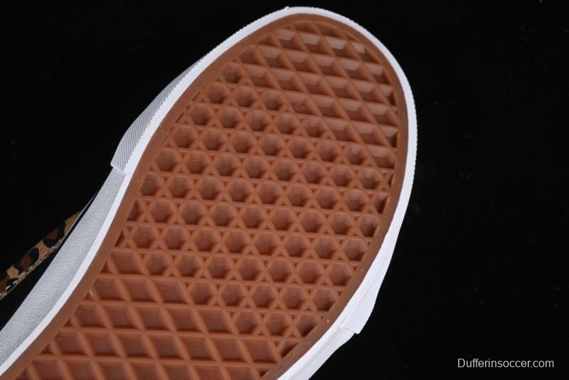 Vans Classics Knu Skool Sneakers with Leopard Print Logo in Black - VN000D2GBA2