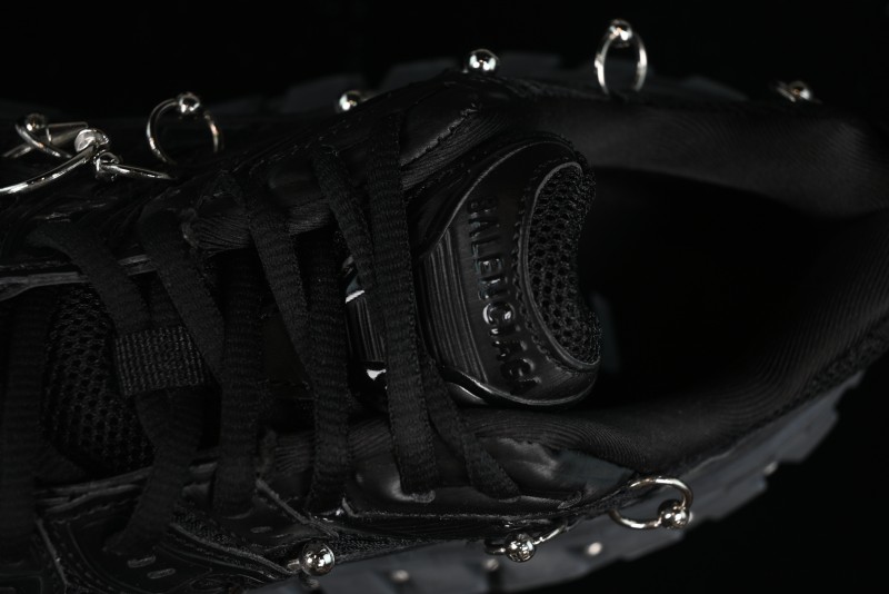 Balenciaga Defender Rubber Platform Sneakers Low-Top Combat Outdoor Shoes with Studded Design and Exaggerated Tire Tread Sole - W2RAG1081
