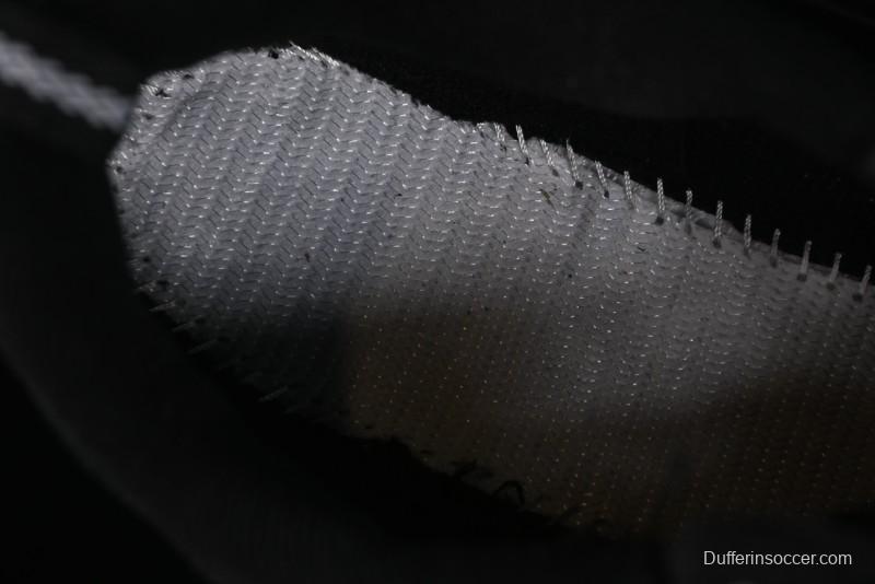 Nike Air Humara Retro Trail Running Shoes with 1990s Outdoor Style - 924464-001