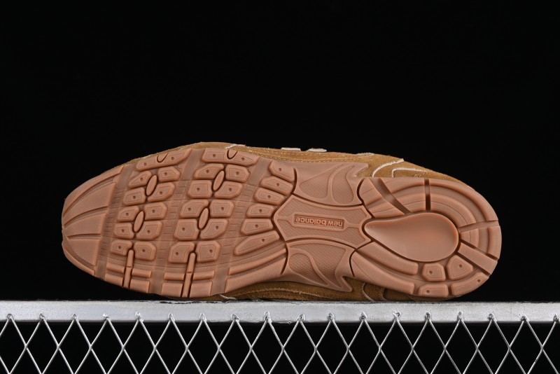 Miu Miu x New Balance 530 Low-Top Retro Running Sneakers with Deconstructed Design - AJD4