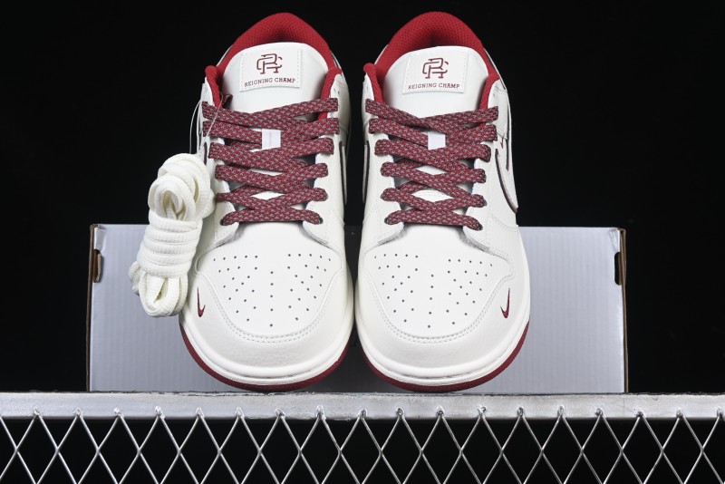 Nike Reigning Champ x SB Dunk Low Casual Skate Shoes with Triple Swoosh Design - RC3085-895