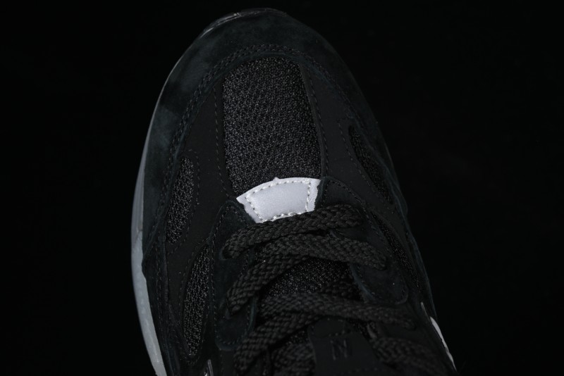 New Balance Made In USA 992 Classic Retro Running Shoes with Superior Cushioning - M992BL