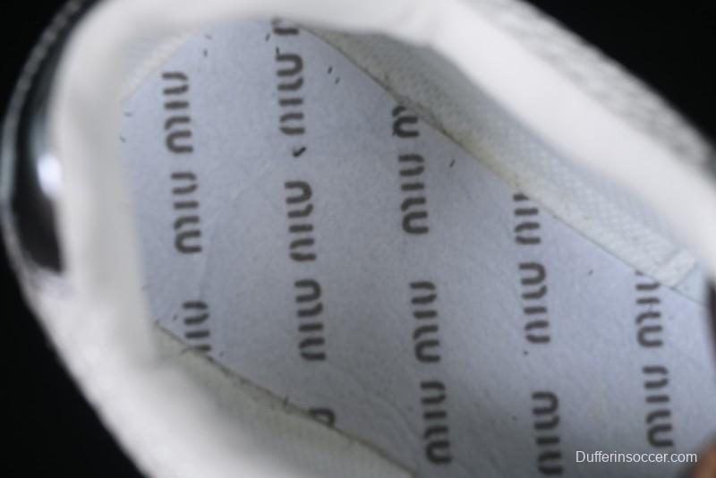 New Balance 530 Metallic Silver Sneakers – Stylish & Sporty Design