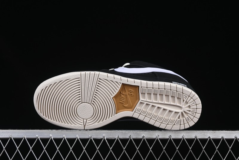 Nike SB Dunk Low Premium Skateboarding Shoes in Black and White - FN5880-001