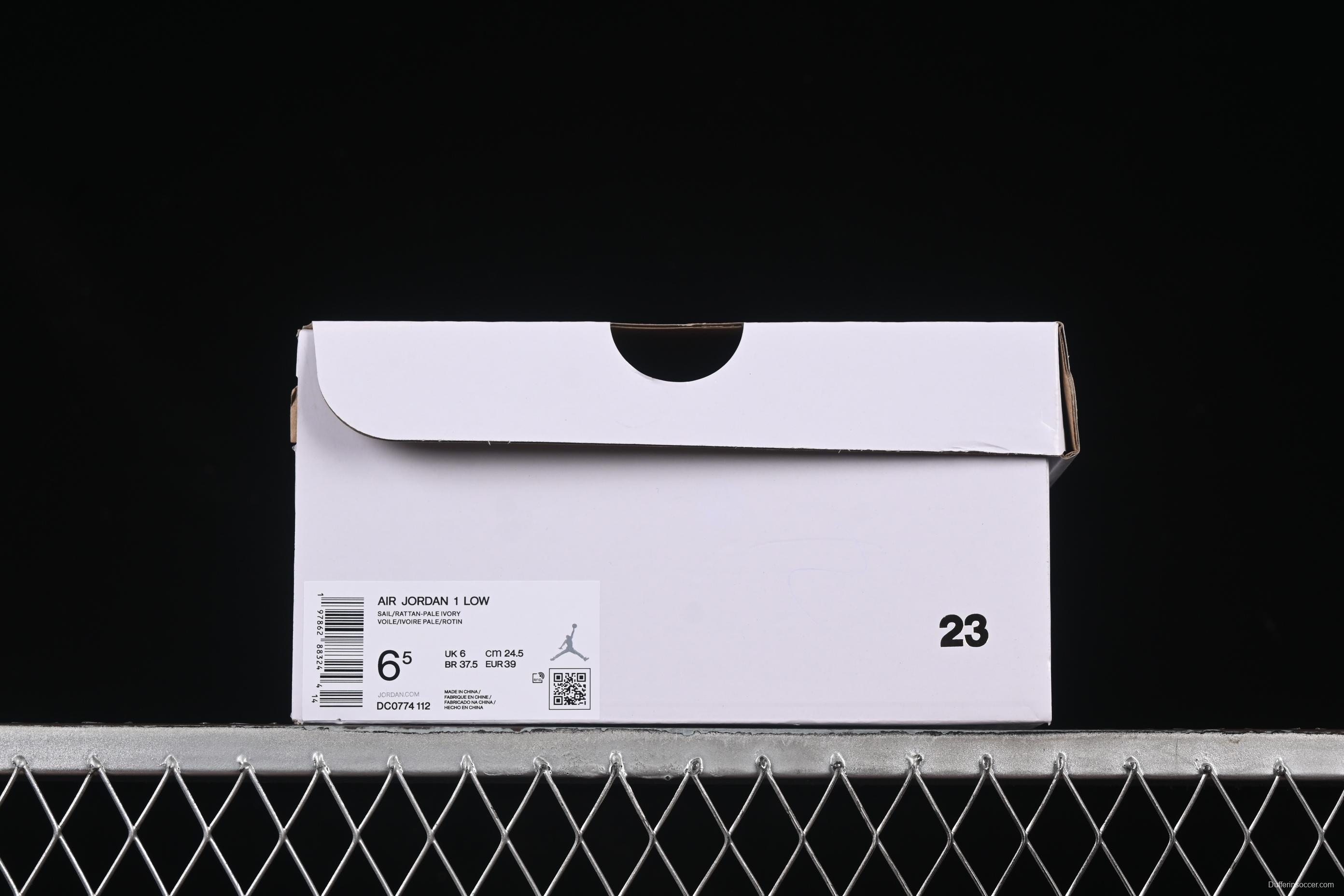 Nike Air Jordan 1 Low AJ1 Casual Sneakers in White - DC0774-112