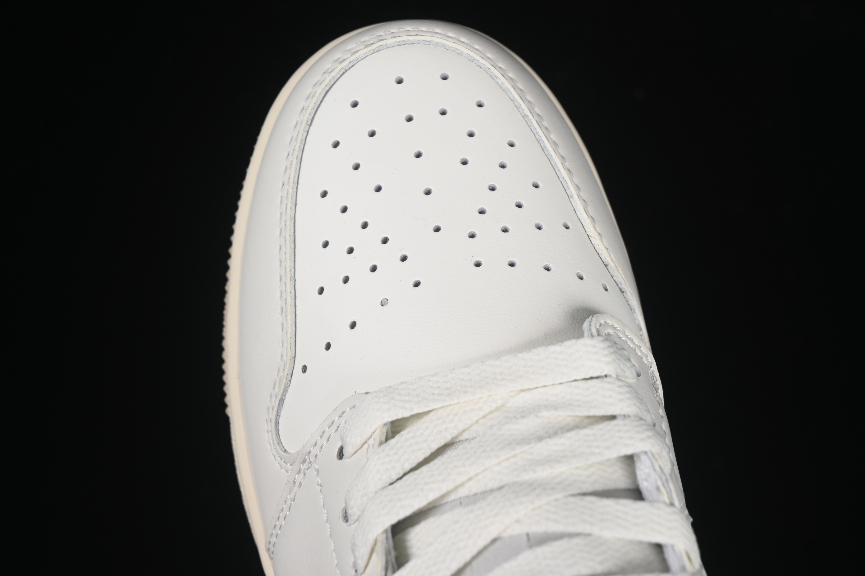Nike Air Jordan 1 Low AJ1 Casual Sneakers in White - DC0774-112