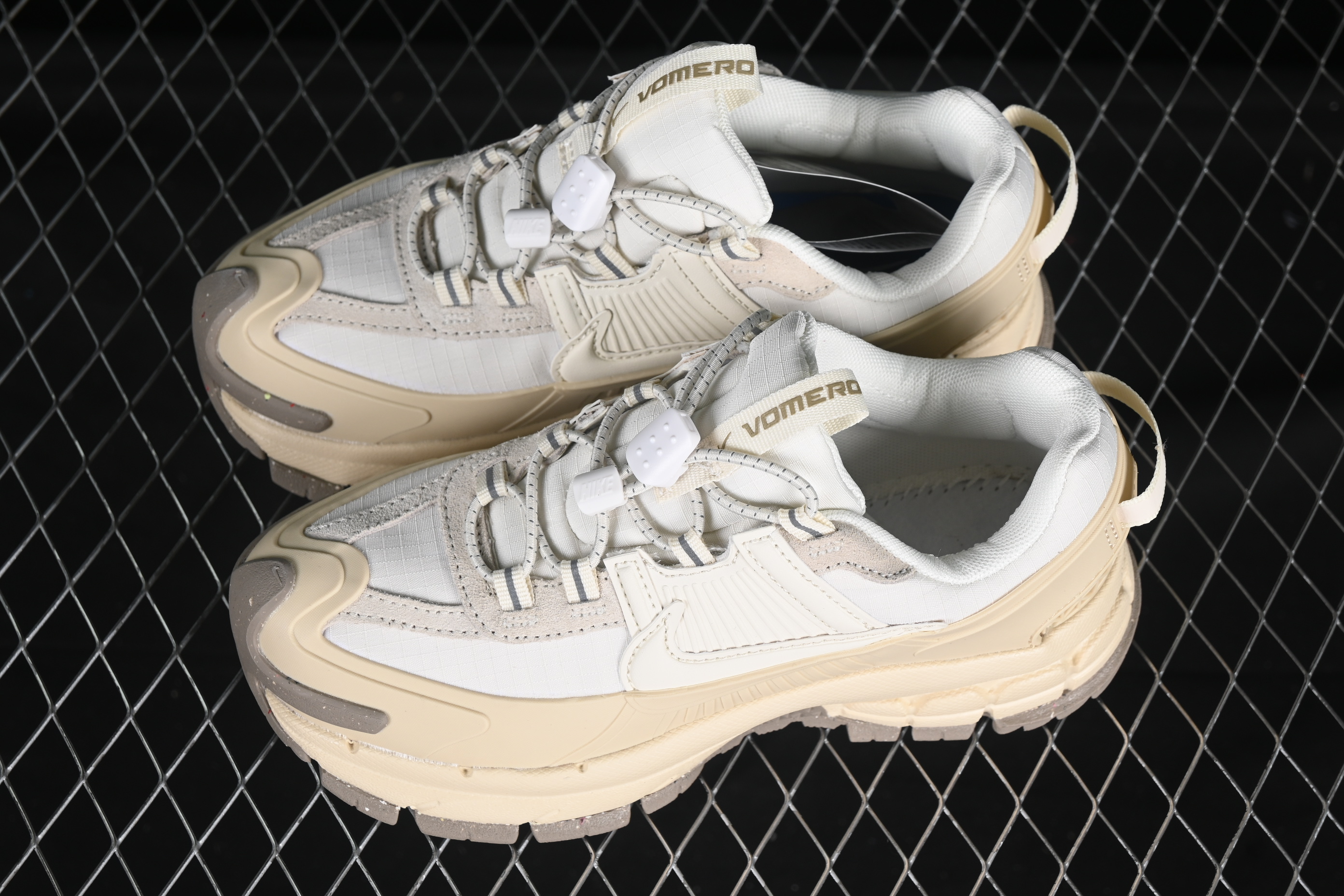 Nike Zoom Vomero 5 Retro Marathon Casual Running Shoes with Thick Sole and Height Increasing Design - FV2295-101