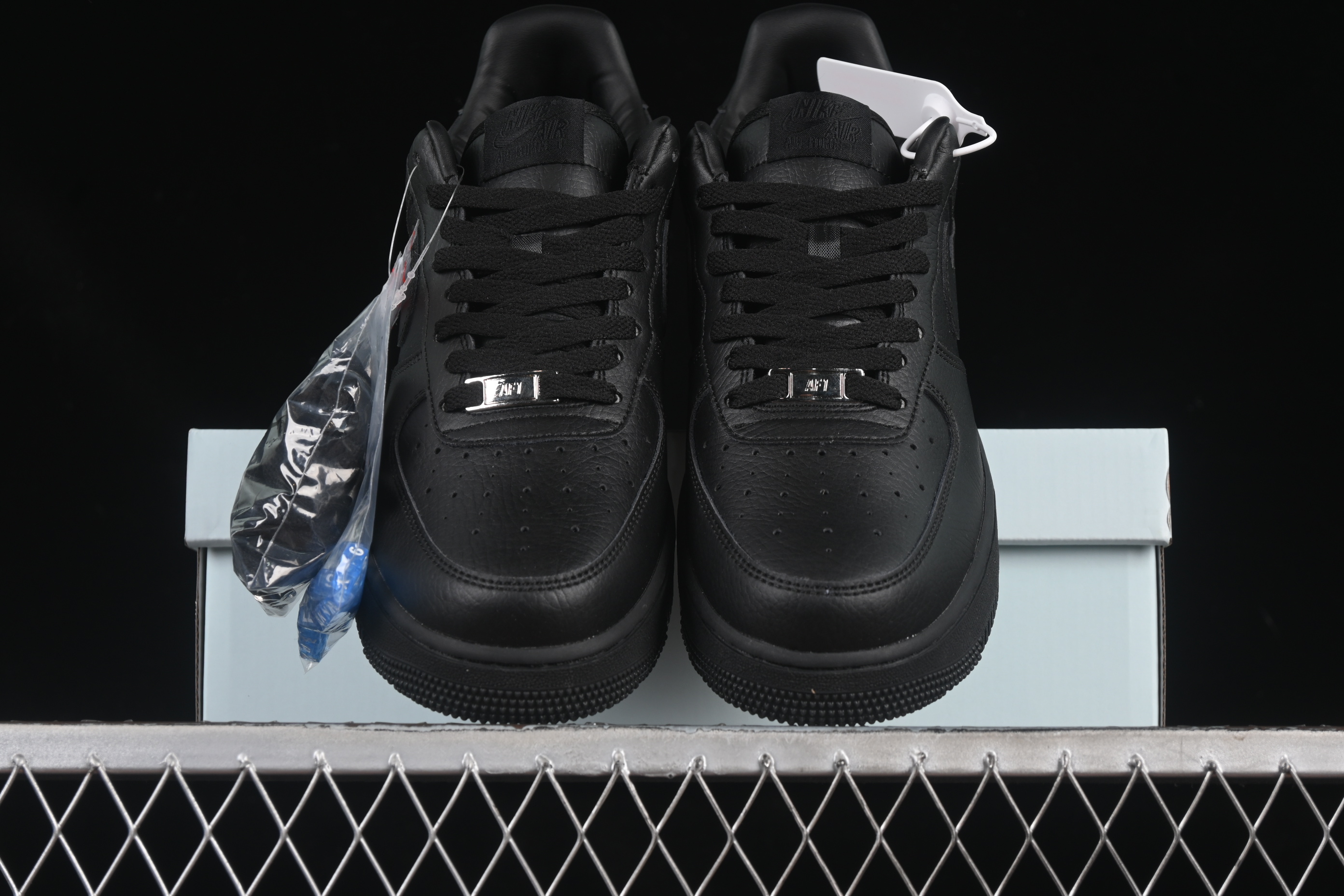 Nike Air Force 1 '07 Low Casual Sneakers with Full-Length Air Cushion - CZ8065-001