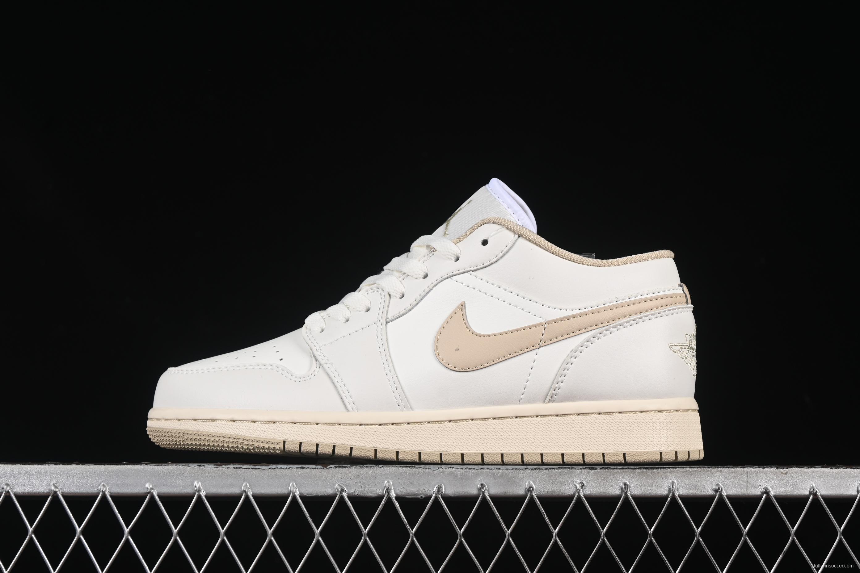 Nike Air Jordan 1 Low AJ1 Casual Sneakers in White - DC0774-112