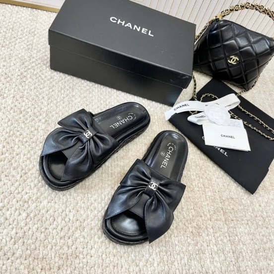 2025 Slippers Chanel Black Leather Slippers