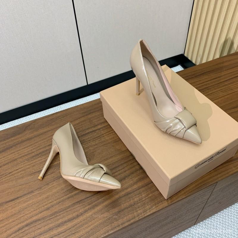 2025 Women Gianvito Rossi Beige Leather Pumps KFY00300