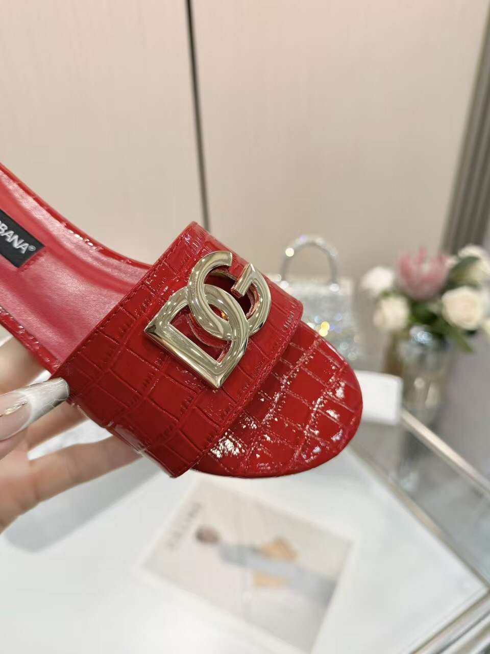 2025 Women Dolce & Gabbana Red Leather Slippers LY00190