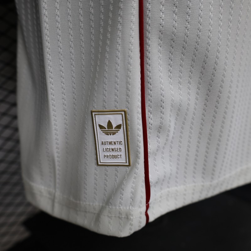 Player Version 26/27 Liverpool FC Off-White with Gold Crest  Special Edition Away Jersey