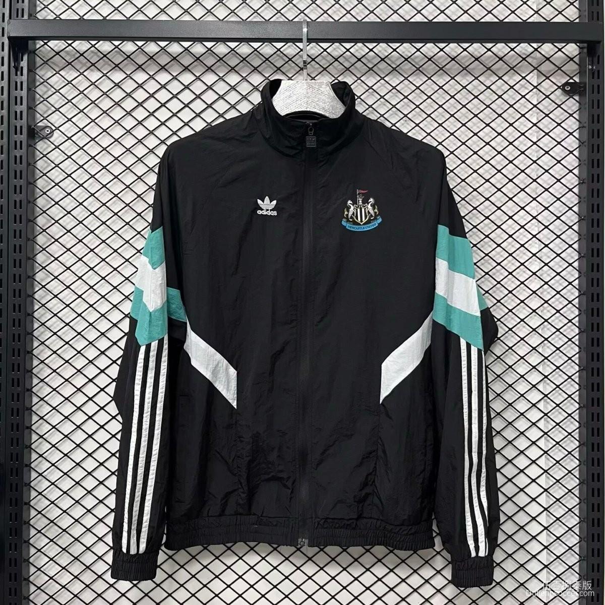 25/26 Newcastle United Black Full Zipper Windbreaker